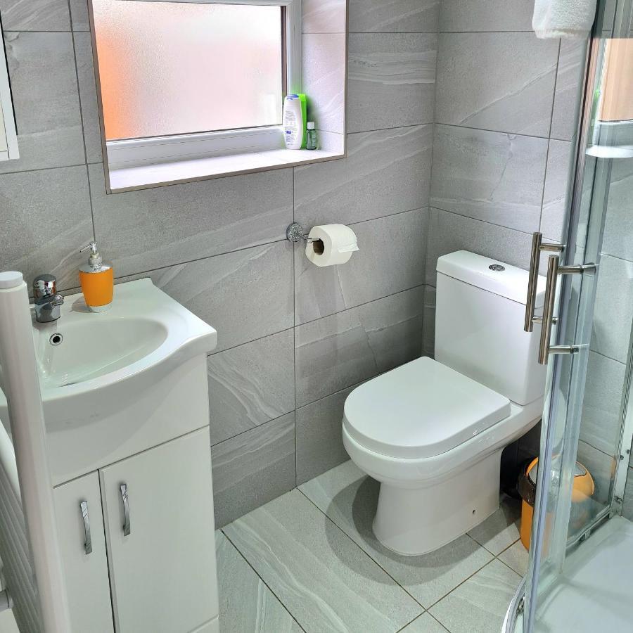 Lovely Central Studio/2Bed - 5Min To Train Station Slough Exterior foto