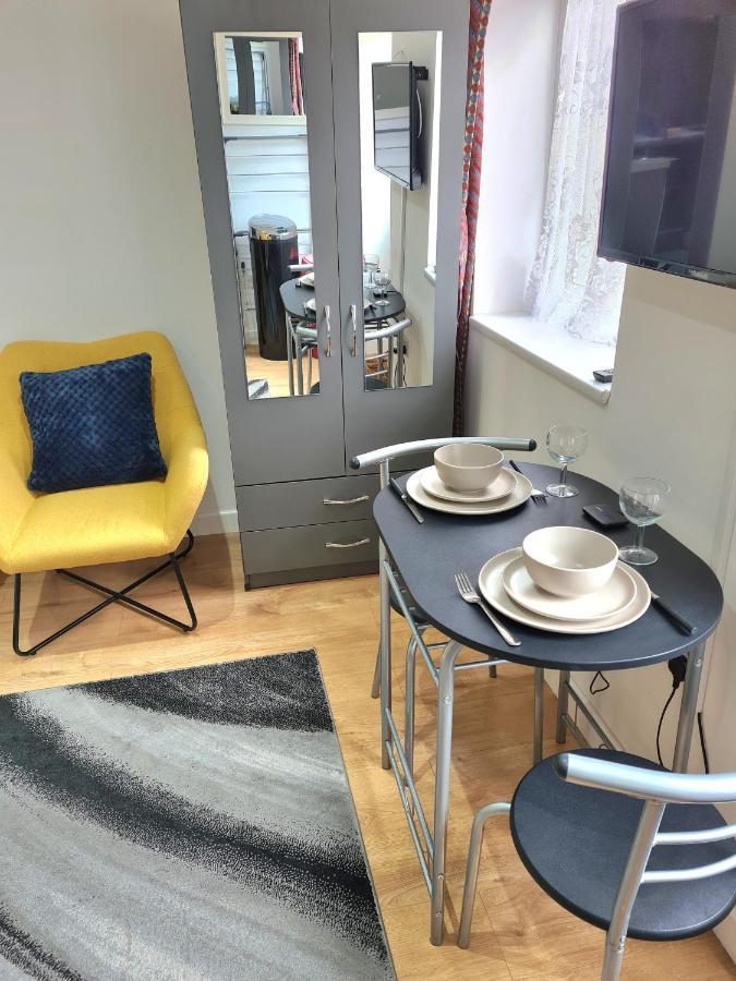 Lovely Central Studio/2Bed - 5Min To Train Station Slough Exterior foto